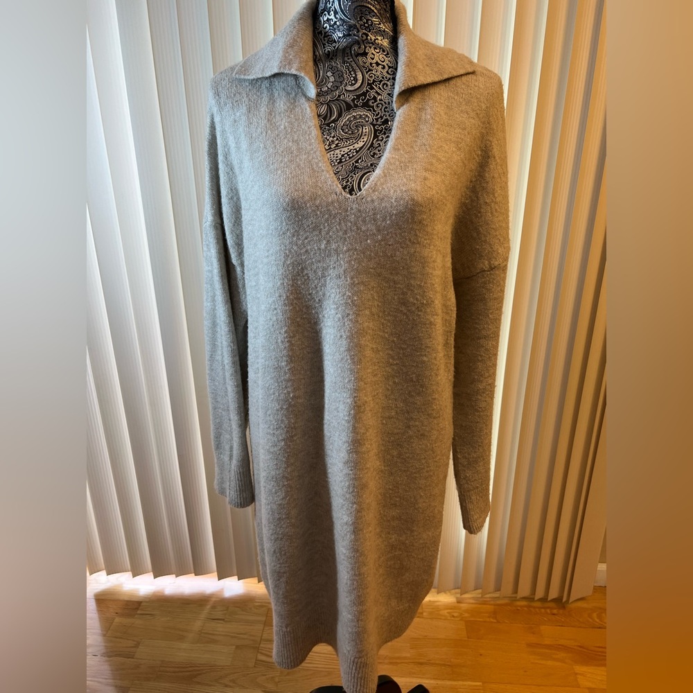 Cream/tan v neck tunic sweater, size small.